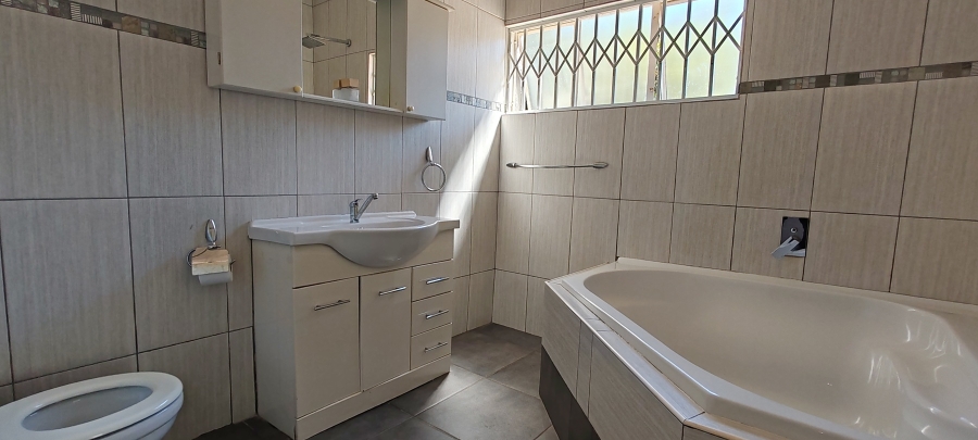 5 Bedroom Property for Sale in Parys Free State